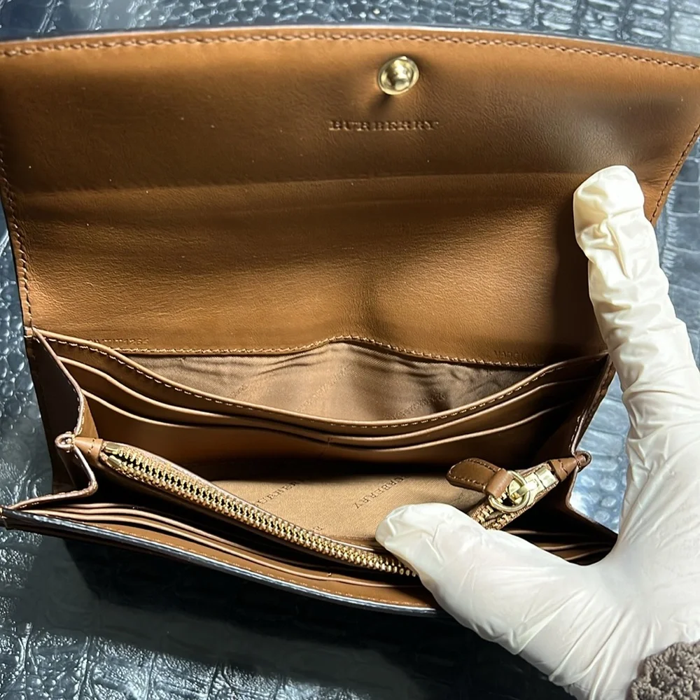 Burberry Wallet (Authentic) - Picture 9 of 15